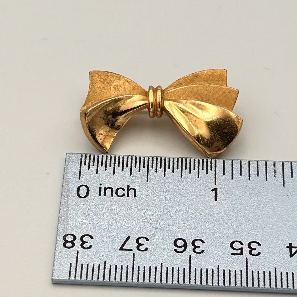 Vintage Gold Tone Bow Brooch Small Ribbon Lapel Pin Textured Finish Accessory